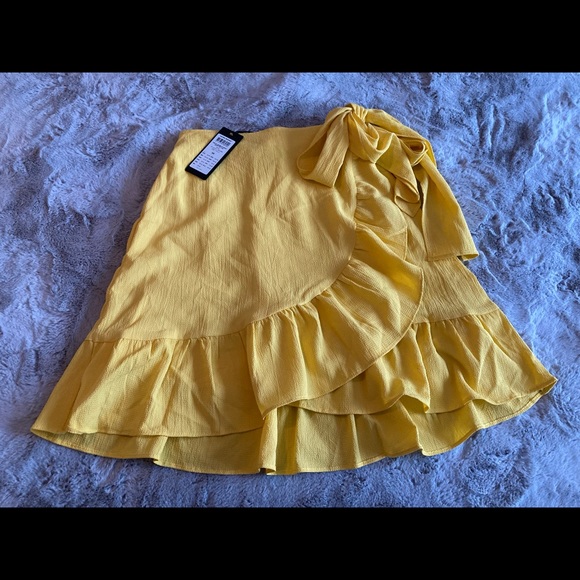 NWT. Vero Moda yellow summer skirt, XS. Never been worn. - Picture 1 of 8
